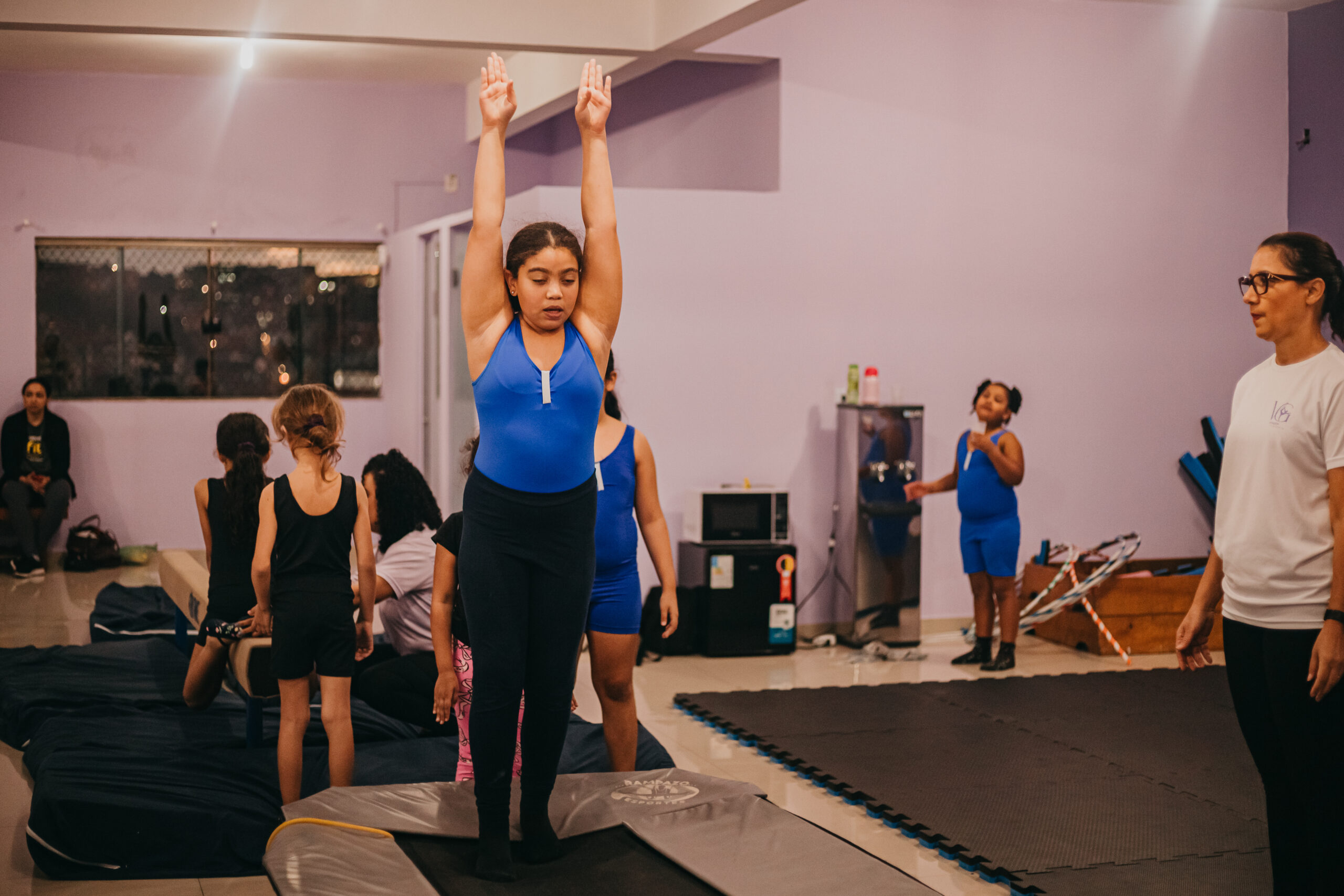 Foto Ezeni aluna trampolim