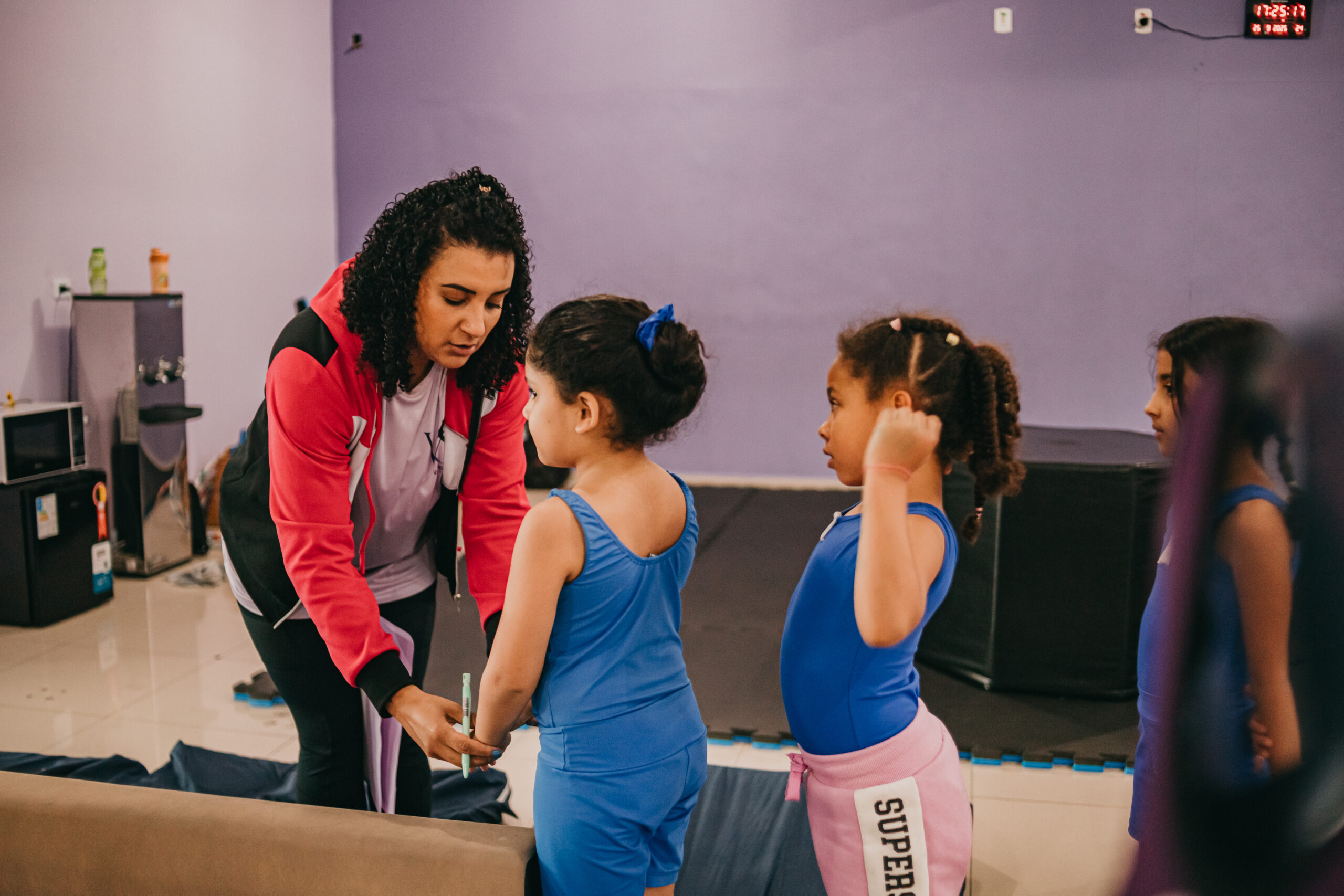 Foto Talita com crianças